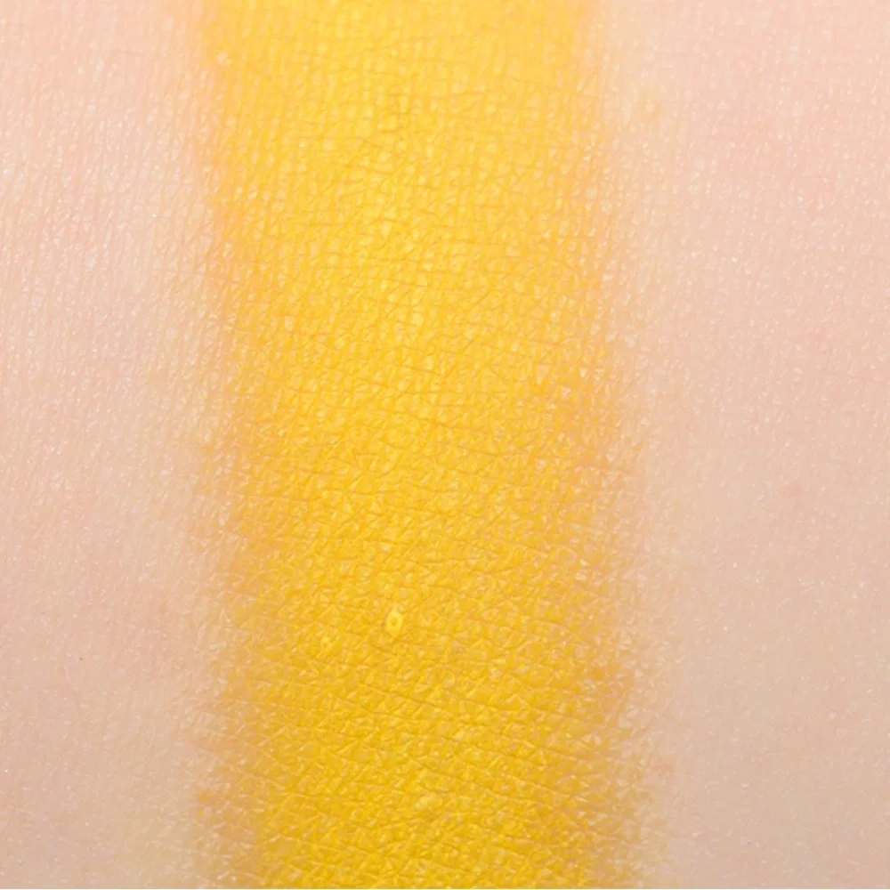 🎃🌛HP! Mac Chrome Yellow Matte Eyeshadow